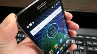 Motorola Moto G5 Plus: Design similar cu G5, lat dar comod