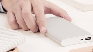 Turul Magazinelor #302: Baterie externă de 10.000 mAh la super preţ, roată electrică pentru bicicletă ta analogică, husă cu baterie pentru iPhone 8