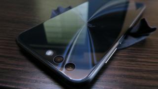 ASUS ZenFone 4 (ZE554KL): Design mai rafinat decât ZenFone 3, trece la nivelul următor