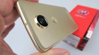 Motorola Moto Z2 Play Unboxing + Moto Mods: mai arătos, mai subţire, cu module interesante (Video)