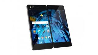 ZTE Axon M devine oficial: telefon dual display cu balama rotativă între ecrane şi posibilitatea de a deveni tabletă