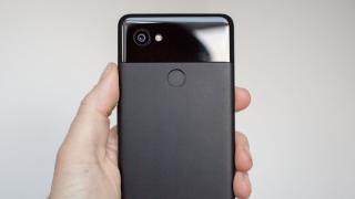 Aplicația Camera de pe Google Pixel 2 oferă integrare cu Google Photos; se renunță astfel la afișarea imaginilor obținute în galeria standard