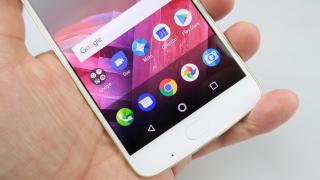 Motorola Moto Z2 Play: Display Super AMOLED Super luminos