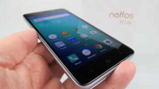 TP-Link Neffos X1 Lite Unboxing: telefon compact, cu spate uşor curbat, mic şi uşor (Video)