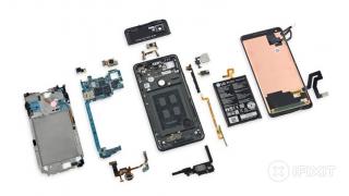 Google Pixel 2 XL este disecat, are design modular şi componente uşor de înlocuit, în afară de baterie totuşi