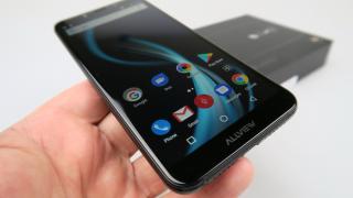 Allview X4 Soul Infinity N Unboxing: telefonul românesc cu ecran edge-to-edge şi asistent AVI e aici (Video)