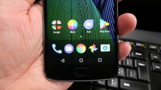 Motorola Moto G5 Plus: OS, UI, aplicaţii pe bază de Android Nougat stock