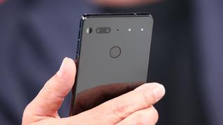 Vânzările slabe ale lui Essential Phone îi obligă pe creatori să taie serios prețul; telefonul se vinde acum pentru 499 dolari