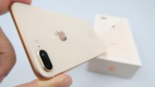 iPhone 8 Plus Unboxing: mamut cu sticlă pe spate şi încărcare wireless scos din cutie la Mobilissimo.ro (Video)