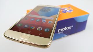 Motorola Moto E4 Plus Unboxing: la graniţa dintre entry-level şi mid-range, cu iz de battery phone