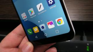 LG Q6: Design metalic, rezistenţă peste medie, spate moale