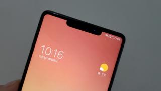 Aplicația care vă aduce decupajul lui iPhone X pe ecranul telefonului Android este aici