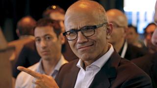 Momentul acela când CEO-ul Microsoft face mişto de tine pentru că ai iPad