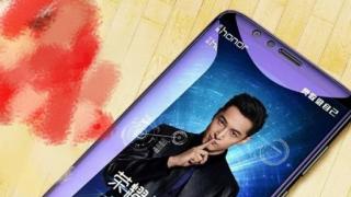 Huawei Honor V10 apare într-o fotografie reală; vedem generosul display cu aspect 18:9