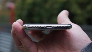 Apple iPhone X: Baterie cât pentru o zi de muncă sau un sezon de Netflix