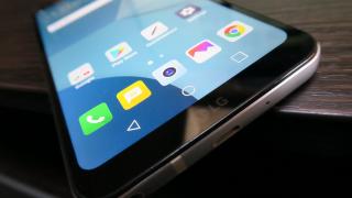 LG Q6: OS, UI, aplicaţii - Android 7.1.1 şi LG UX fac o echipă elegantă