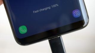 Samsung Galaxy S8 şi Galaxy S8+ şi-ar fi pierdut capacitatea de încărcare rapidă după o actualizare software recentă