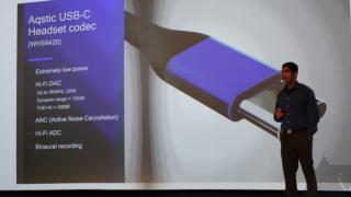 Qualcomm doreşte integrarea unor amplificatoare şi convertoare HiFi pe dongle-urile căştilor USB Type-C