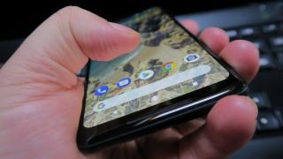 Google Pixel 2 XL: Design mai rafinat decât la Pixel XL