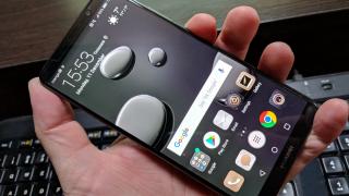 Huawei Mate 10 Pro: Display FullView viu la culori, faultat de LUX