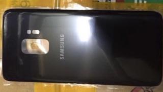Se reconfirmă prezența unei singure camere foto pe Galaxy S9; vedem o fotografie cu panoul său spate