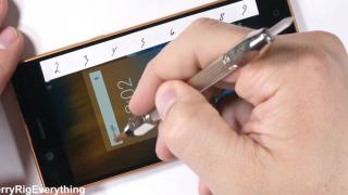 Nokia 5 este ars, zgâriat şi îndoit dar nu se predă; Un test marca JerryRigEverything (Video)