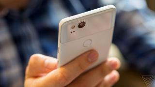 Google Pixel 2 a fost cel mai bine vândut smartphone de sărbători; iată cum a stat și iPhone X la capitolul activări