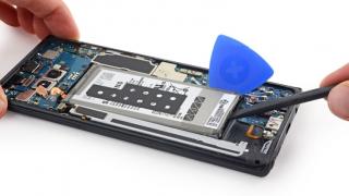 Samsung Galaxy Note 8 are probleme cu bateria; Tot mai multe cazuri de unităţi defecte semnalate