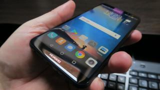 Huawei Mate 10 Lite: Display trendy ca format, nu foarte luminos