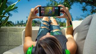 Turul Magazinelor #358: Una dintre cele mai ieftine drone, Razer Phone în România, difuzoare 5.1 la preţ bun, căști gaming 7.1