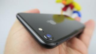 Apple iPhone 8: Design clasic, premium, dar deja generic