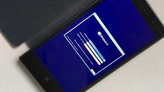 Hackerii instalează Windows 10 on ARM pe telefoane Lumia mai vechi şi funcţionează fără probleme