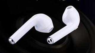 Căștile wireless I7 copiază design-ul celebrelor AirPods și se vând pentru sub 12 euro pe Cafago.com