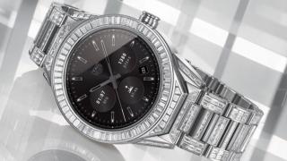 TAG Heuer Connected Modular 45 Full Diamond este un ceas inteligent de lux, cu diamante şi preţ de supermaşină