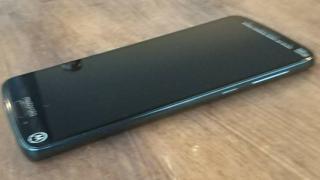 Motorola Moto G6 Plus apare în câteva fotografii; vedem un prototip în cazul de față