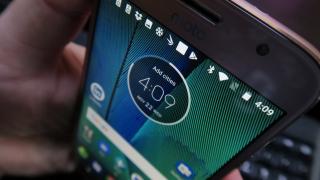 Motorola Moto G5S Plus: Conectivitate bunicică, dar fără noutăţi