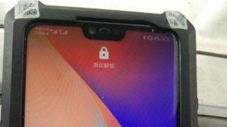 Huawei P20 (probabil Lite) apare pentru prima oară în fotografii autentice; Ne dezvăluie un breton pe stil iPhone X și un posibil scanner de amprente integrat în display