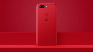 OnePlus 5T Lava Red ajunge în Europa, primeşte o campanie de Valentine's Day cu Emily Ratajkowski