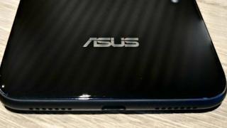 ASUS ZenFone 5 Lite apare într-o fotografie reală; Vedem și o randare care prezintă variantele de culoare