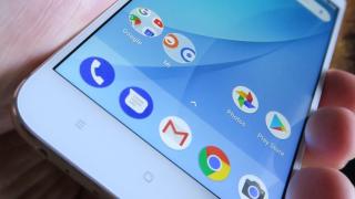 Xiaomi se face de râs online: şterge un sondaj propriu în care MIUI a fost întrecut de Android One