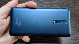Nokia 8: Baterie OK la playback şi rezonabilă la încărcare