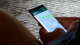 Nokia 9 surprins în imagini live în Indonezia, are un ecran cu margini curbate