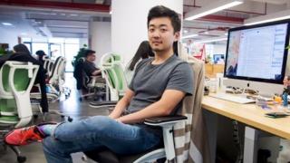 CEO-ul OnePlus râde de Xiaomi şi sondajul său şters, doar pentru a se face de râs cu sondajul propriu