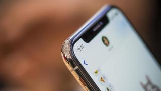 Apple taie producția de unități iPhone X, Samsung rămâne cu o grămadă de panouri pe stoc 