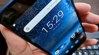 Nokia 8: OS, UI, aplicaţii curate, pe bază de Android stock, rapid actualizat la Oreo