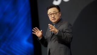 Samsung Galaxy X trăieşte! CEO-ul Samsung ne asigură că e mai mult decât un experiment