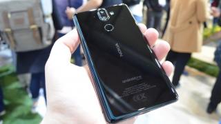 MWC 2018: Nokia 8 Sirocco prezentare hands-on - Nokia 8 mai rotunjit, cu încărcare wireless (Video)