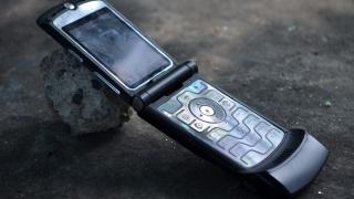 Motorola RAZR ar putea reveni ca un telefon pliabil, conform CEO-ului Lenovo