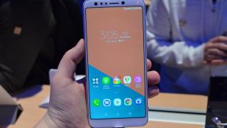 MWC 2018: ASUS ZenFone 5 Lite prezentare hands-on - telefon midrange în piele de high-end (Video)