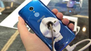 MWC 2018: Alcatel 3 prezentare hands-on - ecranul 18:9 ajunge pe telefoanele de buget (Video)